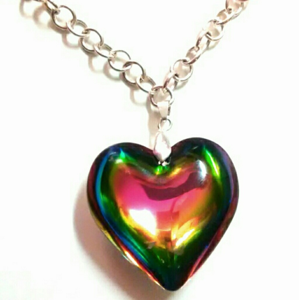 🦄 Vintage Rainbow Heart Necklace 🦄